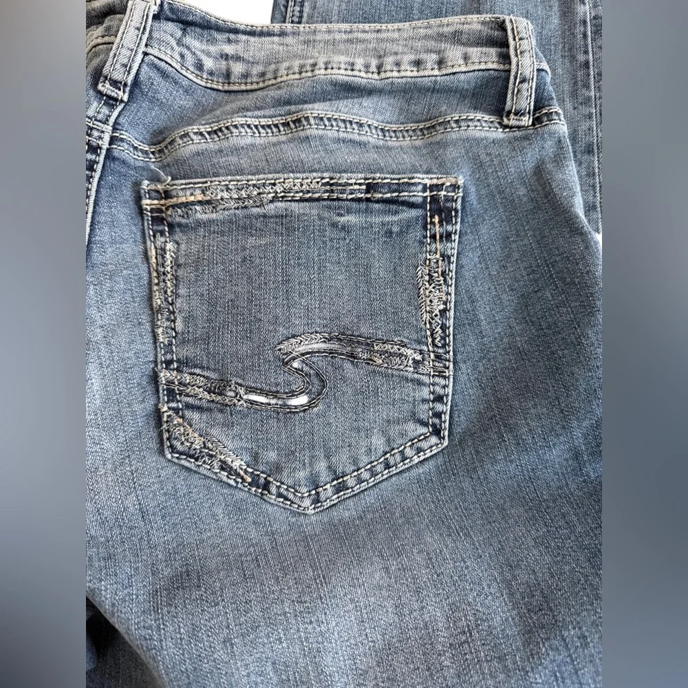 SILVER JEANS CO Elyse Capri Frayed Denim Embroidered Jeans Size 31  34x24 - Picture 6 of 9